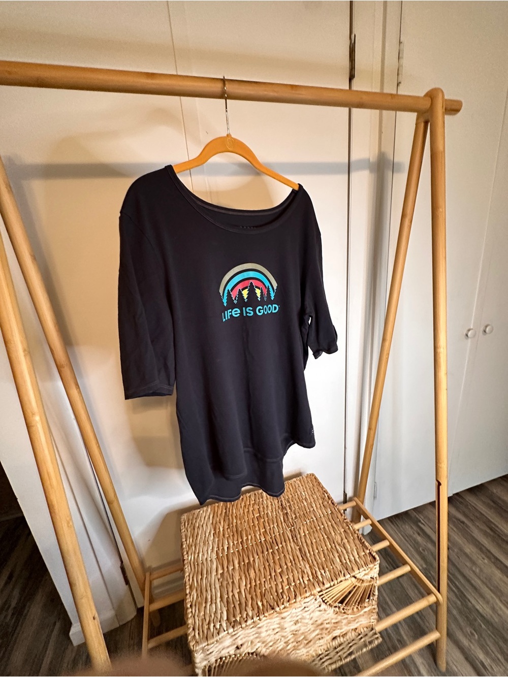 Life Is Good Black‎ Tee with Colorful Mountain Stripe Graphic xl